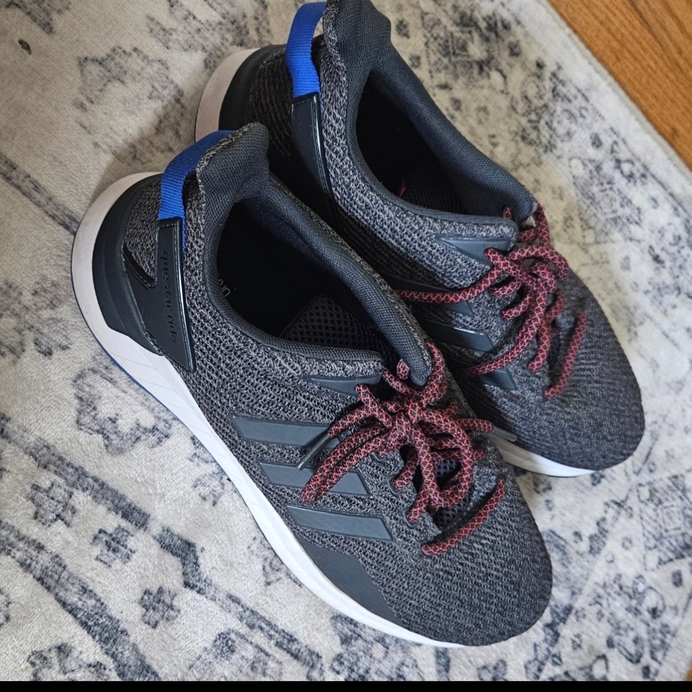 Adidas Questar Ride. Gray Sneakers with Red Laces. Size 10